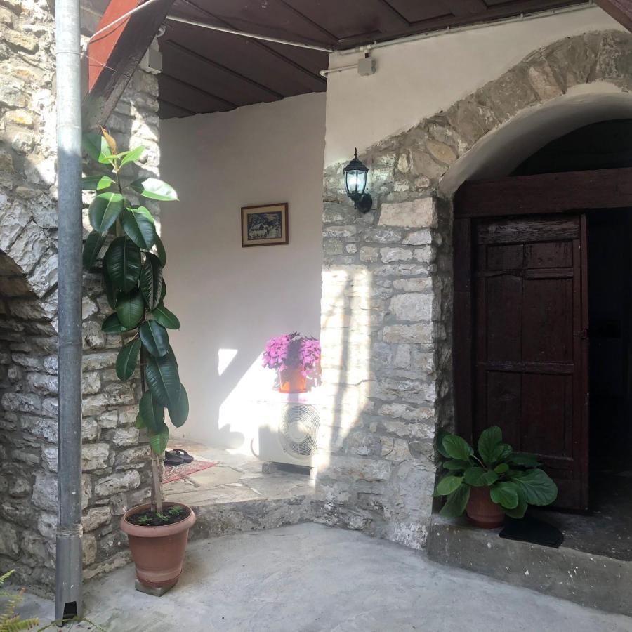 Guest House Anastas Berat Exterior foto