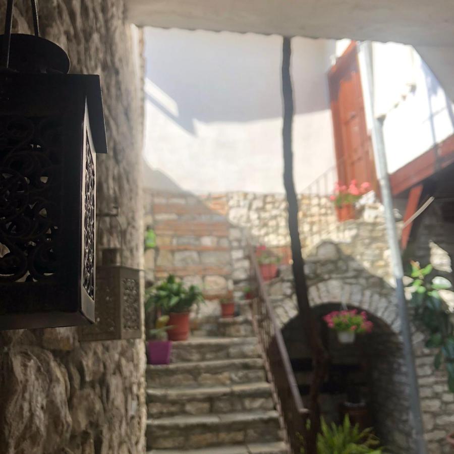 Guest House Anastas Berat Exterior foto